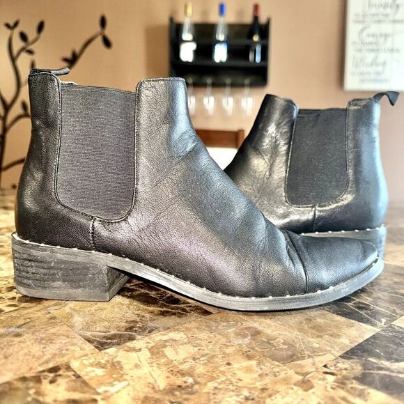 Dolce Vita Black Leather Block Heel Studded Chelsea Boot Booties - Picture 2 of 10